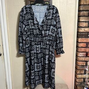 Plus Paisley Scarf Print Shirred
Waist Dress size 3xl never worn